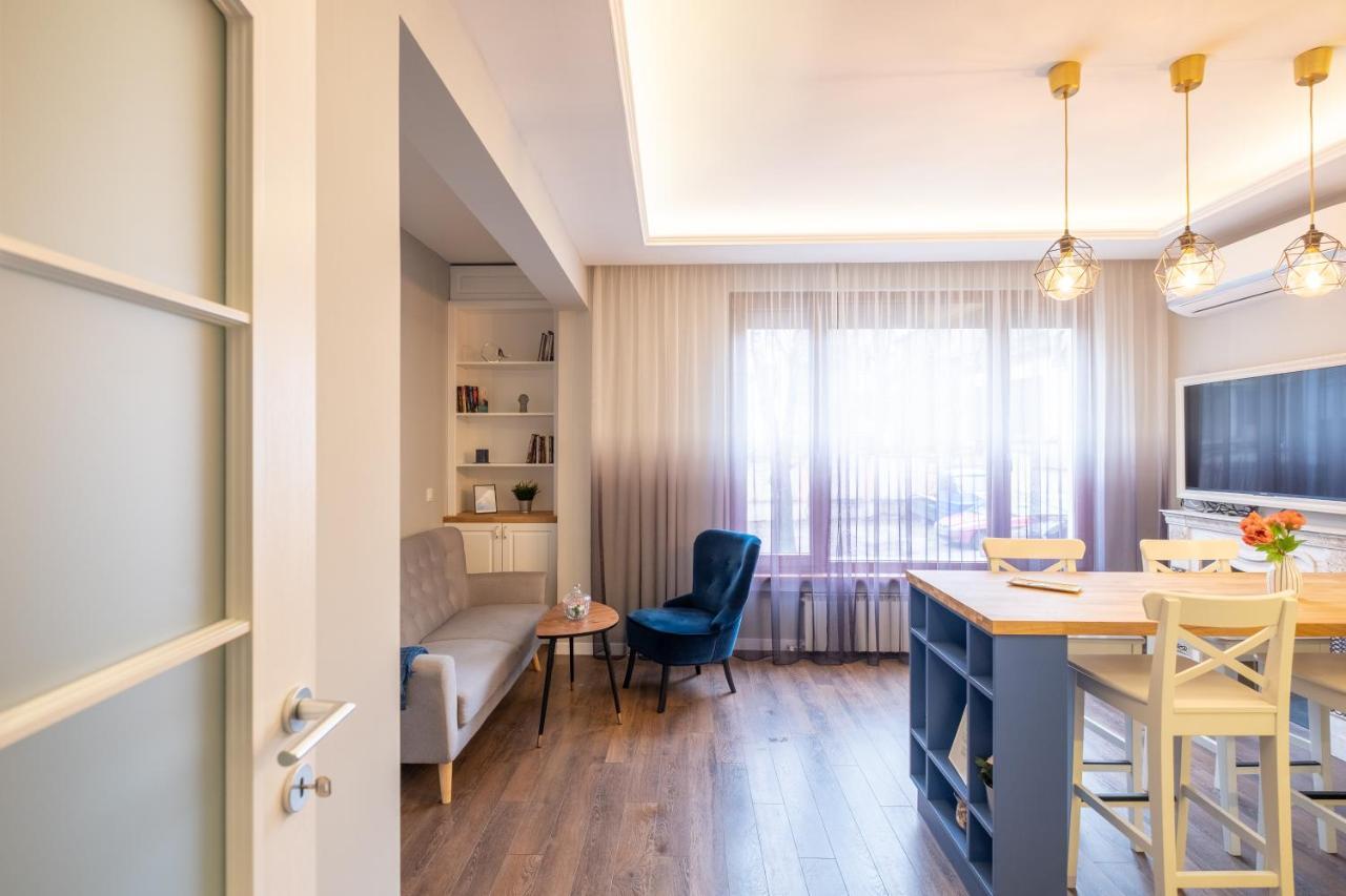 Designer & Cozy 2Bd Flat With A Parking In The City Center By Flat Mаnager Sofia Bagian luar foto