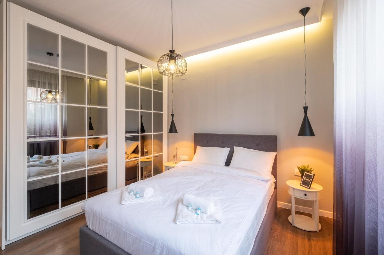 Designer & Cozy 2Bd Flat With A Parking In The City Center By Flat Mаnager Sofia Bagian luar foto