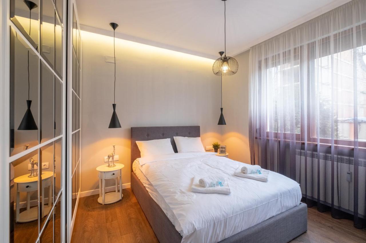 Designer & Cozy 2Bd Flat With A Parking In The City Center By Flat Mаnager Sofia Bagian luar foto
