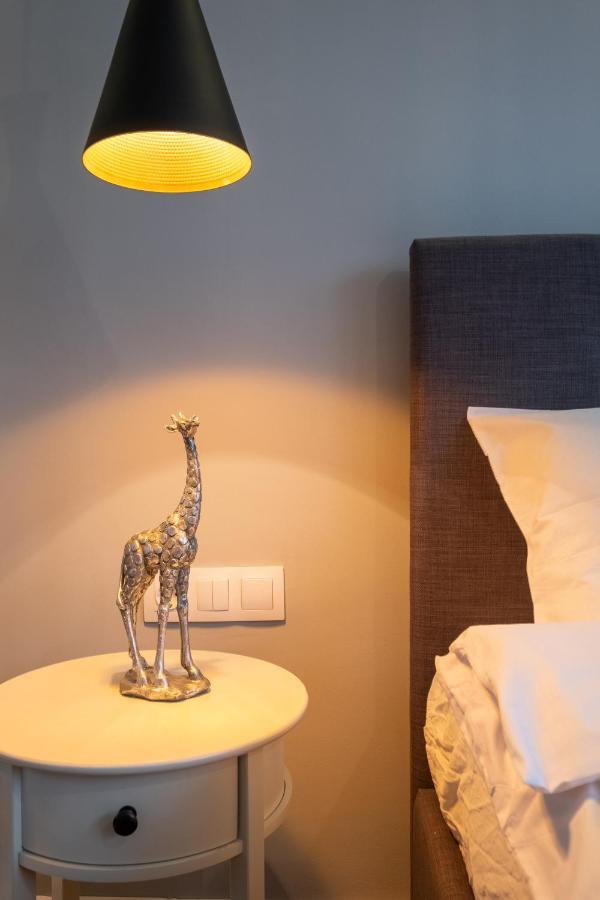 Designer & Cozy 2Bd Flat With A Parking In The City Center By Flat Mаnager Sofia Bagian luar foto