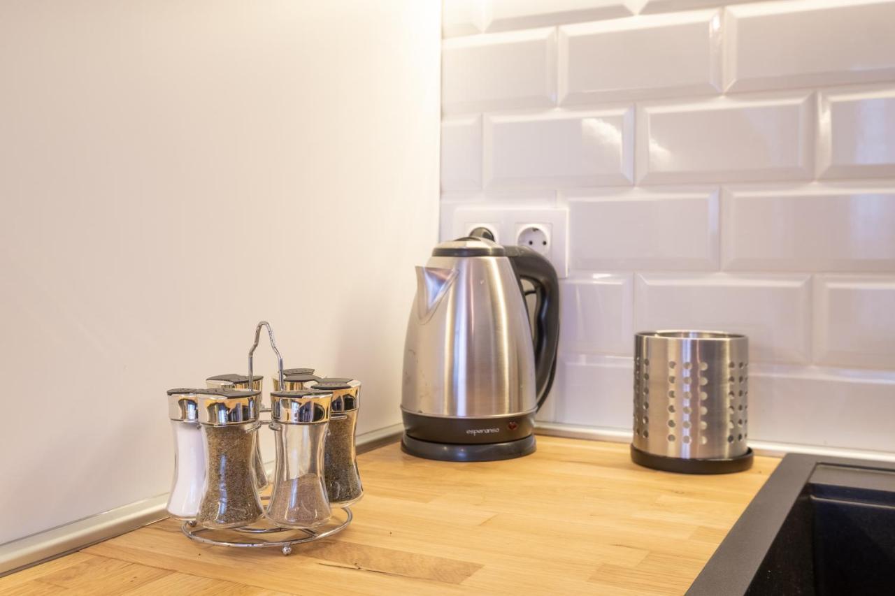 Designer & Cozy 2Bd Flat With A Parking In The City Center By Flat Mаnager Sofia Bagian luar foto
