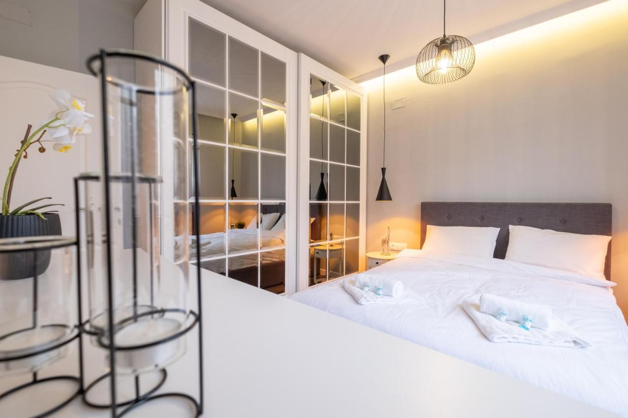 Designer & Cozy 2Bd Flat With A Parking In The City Center By Flat Mаnager Sofia Bagian luar foto