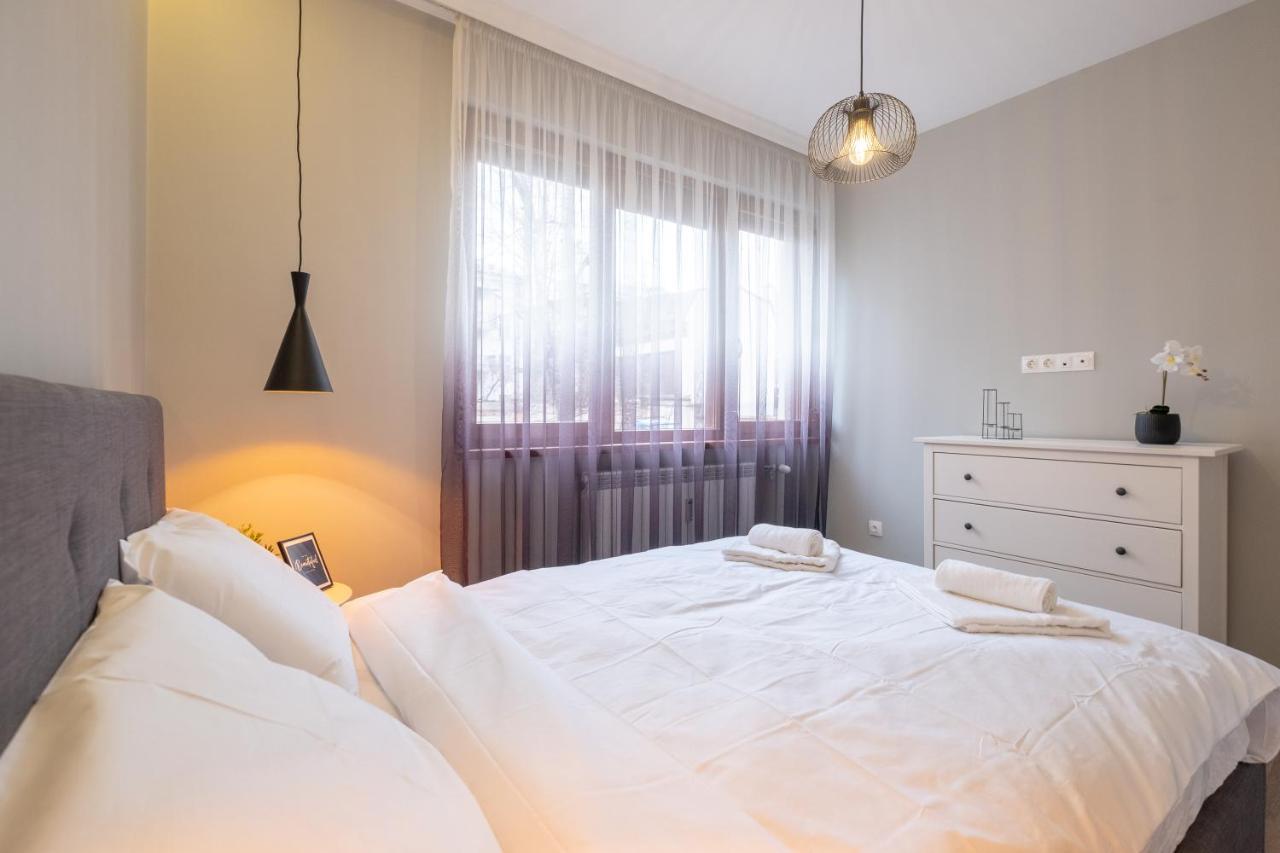 Designer & Cozy 2Bd Flat With A Parking In The City Center By Flat Mаnager Sofia Bagian luar foto