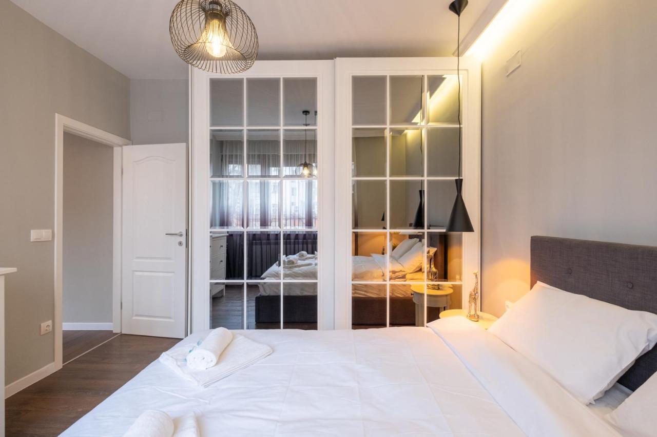 Designer & Cozy 2Bd Flat With A Parking In The City Center By Flat Mаnager Sofia Bagian luar foto