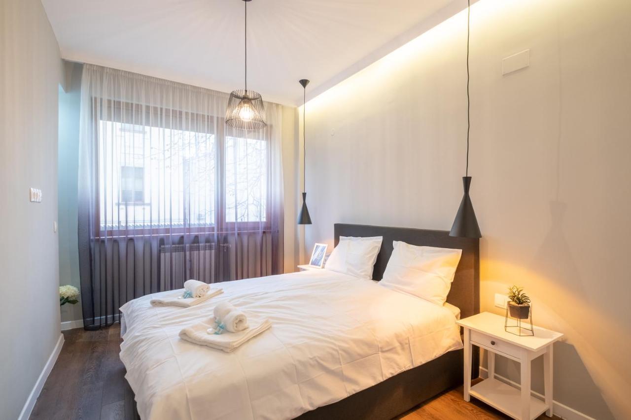 Designer & Cozy 2Bd Flat With A Parking In The City Center By Flat Mаnager Sofia Bagian luar foto